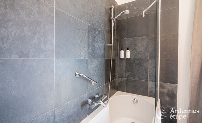 Ruime vakantiewoning in Libin voor 15 personen met priv�badkamers en professionele keuken