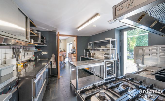 Ruime vakantiewoning in Libin voor 15 personen met priv�badkamers en professionele keuken
