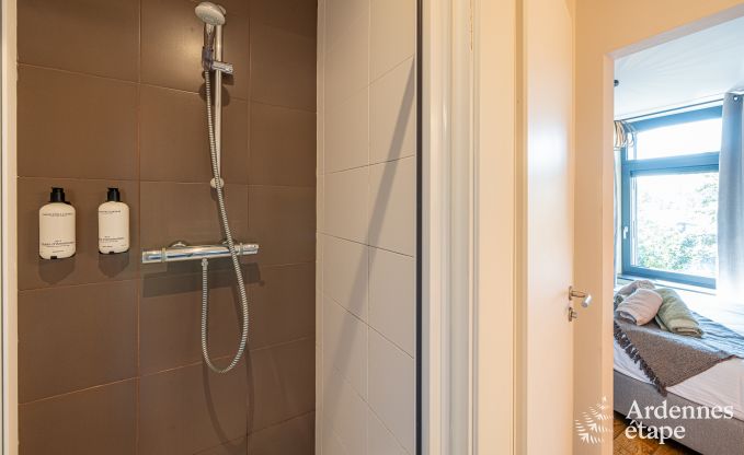 Ruime vakantiewoning in Libin voor 15 personen met priv�badkamers en professionele keuken