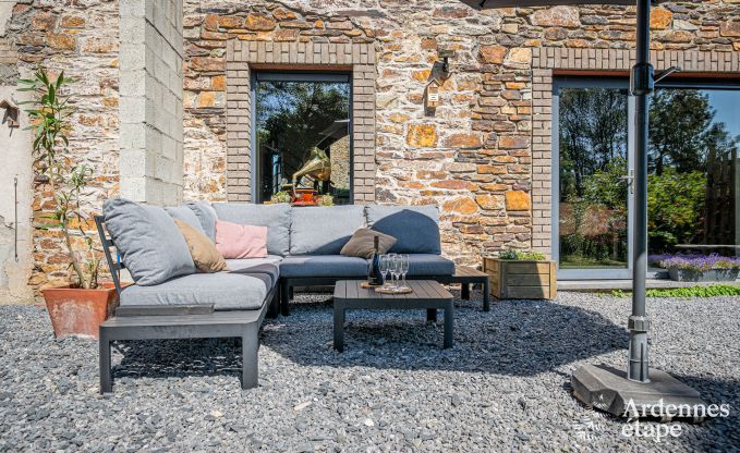 Ruime vakantiewoning in Libin voor 15 personen met priv�badkamers en professionele keuken