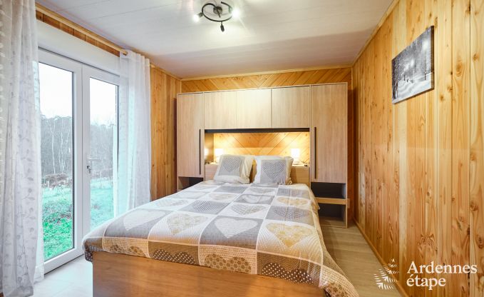 Rust verzekerd in deze charmante chalet voor 4 personen met hottub in de natuurlijke omgeving van Libin