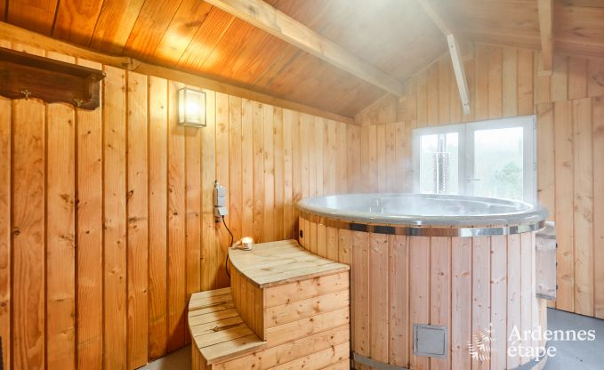 Rust verzekerd in deze charmante chalet voor 4 personen met hottub in de natuurlijke omgeving van Libin