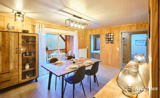 Rust verzekerd in deze charmante chalet voor 4 personen met hottub in de natuurlijke omgeving van Libin