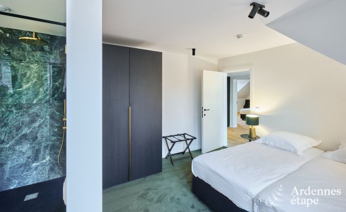 Kasteel in Libin: elegant verblijf voor 40 personen met uitgebreide voorzieningen