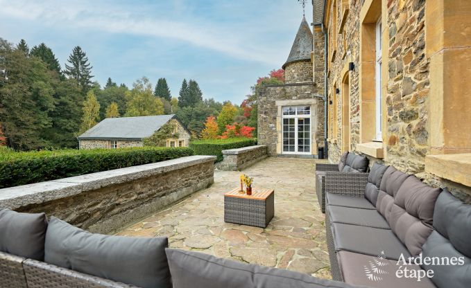 Kasteel in Libin: elegant verblijf voor 40 personen met uitgebreide voorzieningen