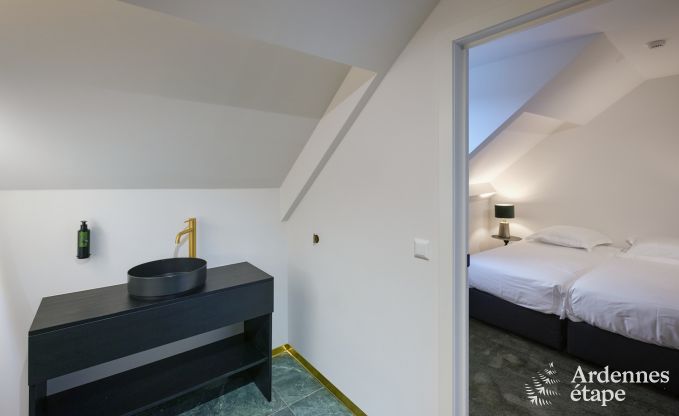 Kasteel in Libin: elegant verblijf voor 40 personen met uitgebreide voorzieningen