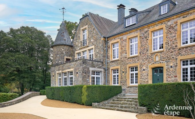 Kasteel in Libin: elegant verblijf voor 40 personen met uitgebreide voorzieningen