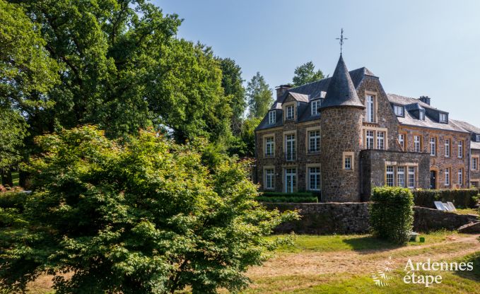 Kasteel in Libin: elegant verblijf voor 40 personen met uitgebreide voorzieningen
