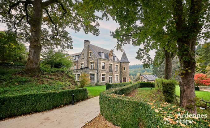 Kasteel in Libin: elegant verblijf voor 40 personen met uitgebreide voorzieningen