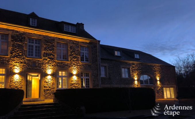 Kasteel in Libin: elegant verblijf voor 40 personen met uitgebreide voorzieningen