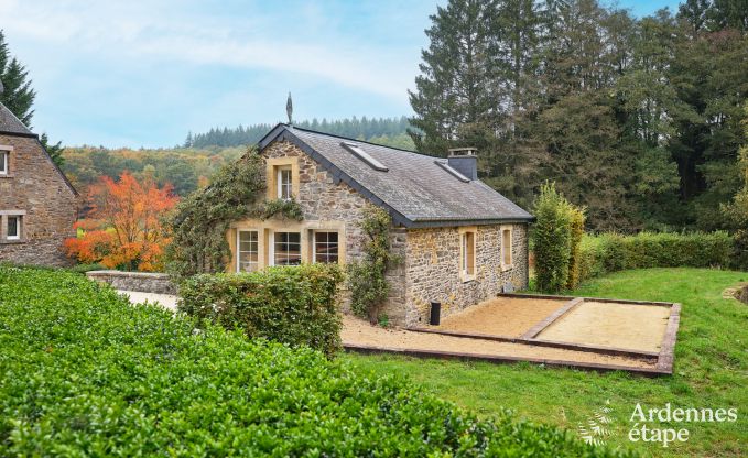 Kasteel in Libin: elegant verblijf voor 40 personen met uitgebreide voorzieningen