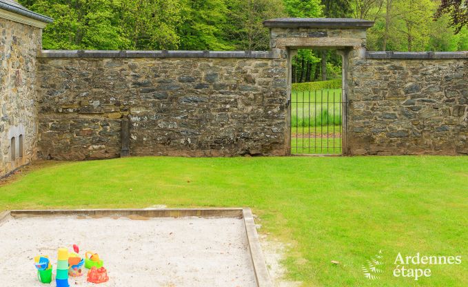 Elegant bijgebouw van een kasteel in Libin voor 14 personen in de Ardennen