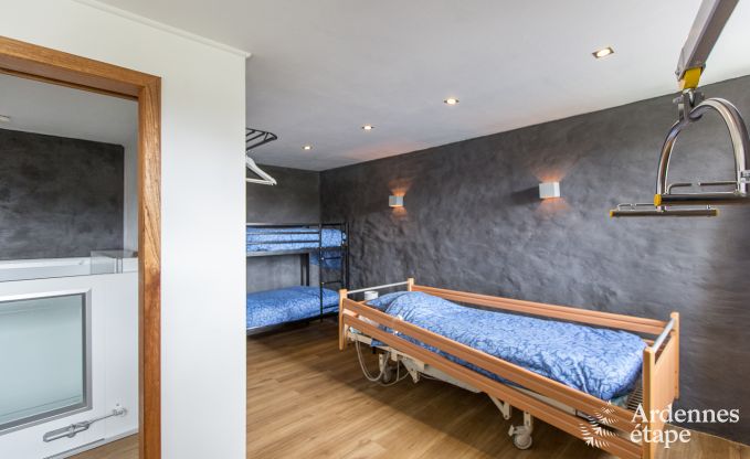 Ruime cottage voor 9 personen in Libramont-Chevigny met priv�tuin en terras met uitzicht