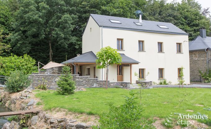 Ruime cottage voor 9 personen in Libramont-Chevigny met priv�tuin en terras met uitzicht