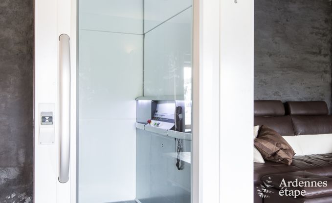 Ruime cottage voor 9 personen in Libramont-Chevigny met priv�tuin en terras met uitzicht