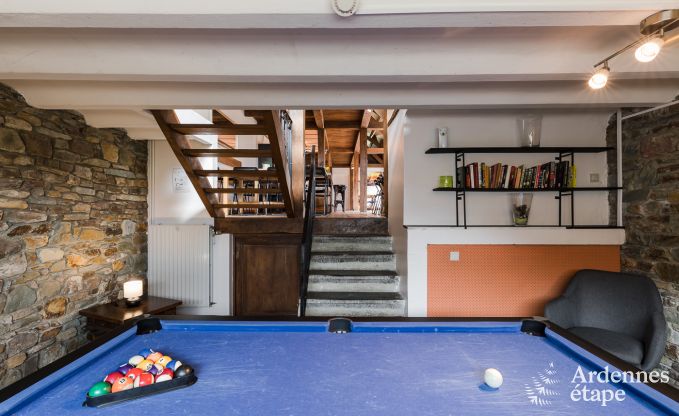 Groot vakantiehuis in Libramont-Chevigny, 42 personen, 15 slaapkamers, speelkamer, tuin met barbecue, gelegen in de Ardennen