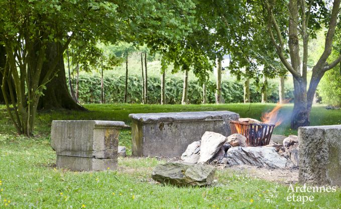 Groot vakantiehuis in Libramont-Chevigny, 42 personen, 15 slaapkamers, speelkamer, tuin met barbecue, gelegen in de Ardennen
