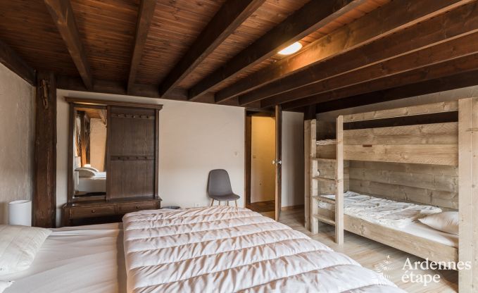 Groot vakantiehuis in Libramont-Chevigny, 42 personen, 15 slaapkamers, speelkamer, tuin met barbecue, gelegen in de Ardennen