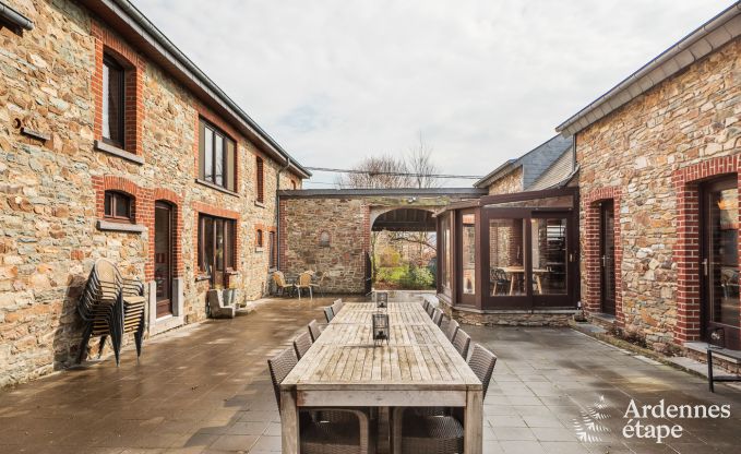 Groot vakantiehuis in Libramont-Chevigny, 42 personen, 15 slaapkamers, speelkamer, tuin met barbecue, gelegen in de Ardennen