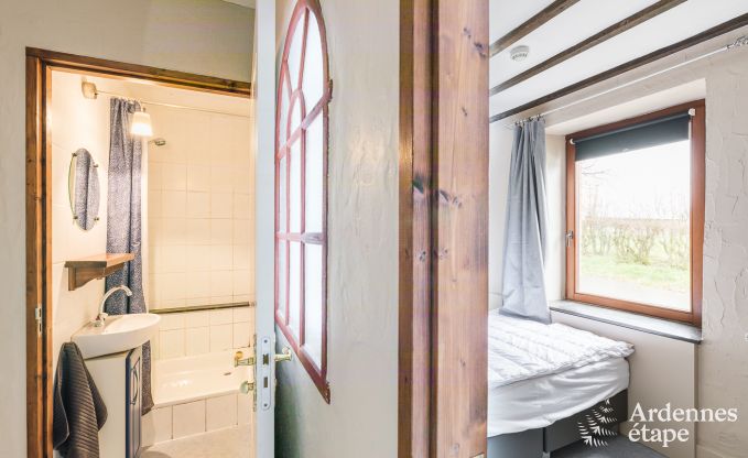 Groot vakantiehuis in Libramont-Chevigny, 42 personen, 15 slaapkamers, speelkamer, tuin met barbecue, gelegen in de Ardennen