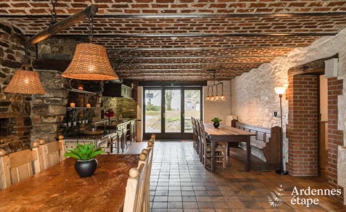 Groot vakantiehuis in Libramont-Chevigny, 42 personen, 15 slaapkamers, speelkamer, tuin met barbecue, gelegen in de Ardennen