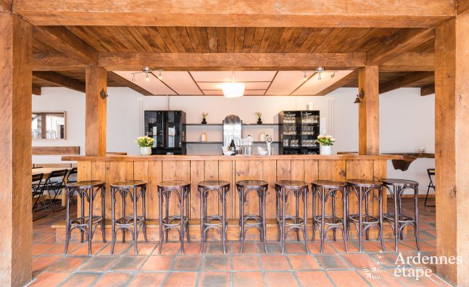 Groot vakantiehuis in Libramont-Chevigny, 42 personen, 15 slaapkamers, speelkamer, tuin met barbecue, gelegen in de Ardennen