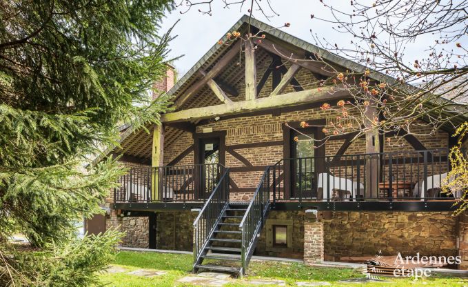 Groot vakantiehuis in Libramont-Chevigny, 42 personen, 15 slaapkamers, speelkamer, tuin met barbecue, gelegen in de Ardennen