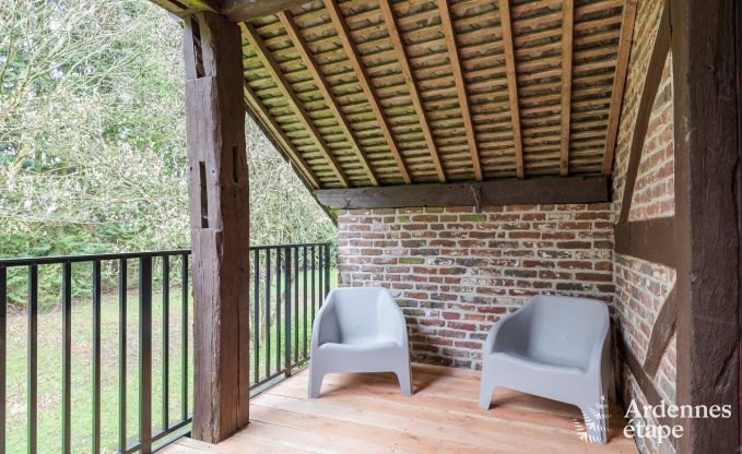 Groot vakantiehuis in Libramont-Chevigny, 42 personen, 15 slaapkamers, speelkamer, tuin met barbecue, gelegen in de Ardennen