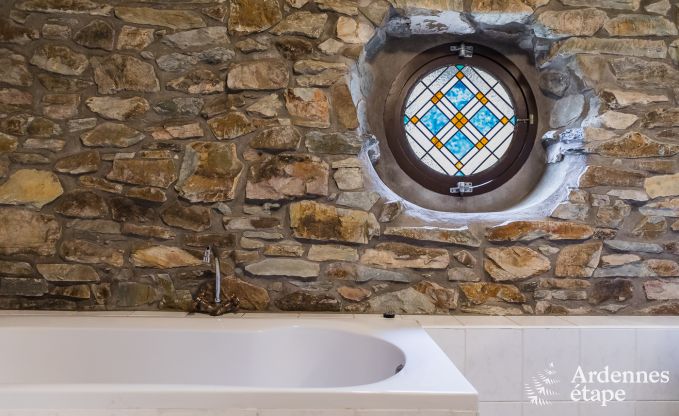 Groot vakantiehuis in Libramont-Chevigny, 42 personen, 15 slaapkamers, speelkamer, tuin met barbecue, gelegen in de Ardennen