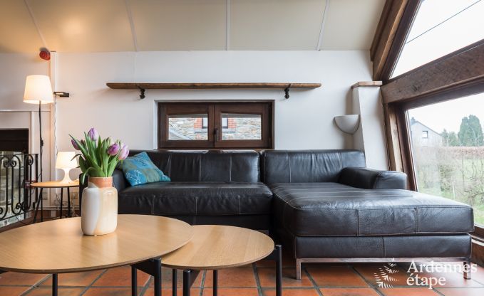 Groot vakantiehuis in Libramont-Chevigny, 42 personen, 15 slaapkamers, speelkamer, tuin met barbecue, gelegen in de Ardennen