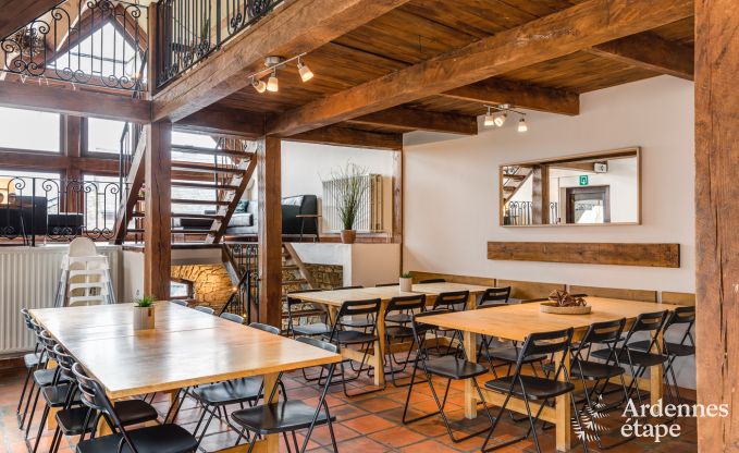 Groot vakantiehuis in Libramont-Chevigny, 42 personen, 15 slaapkamers, speelkamer, tuin met barbecue, gelegen in de Ardennen
