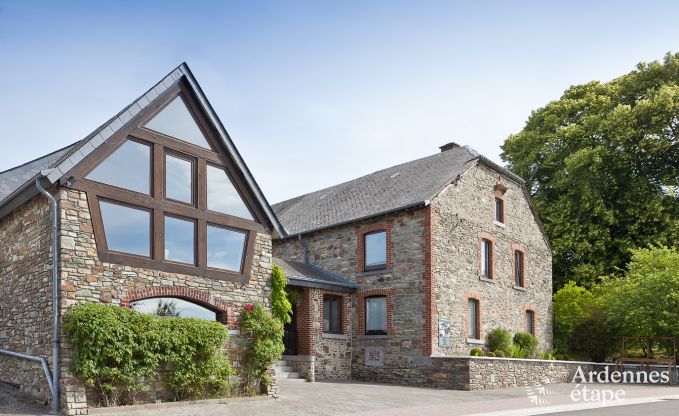 Groot vakantiehuis in Libramont-Chevigny, 42 personen, 15 slaapkamers, speelkamer, tuin met barbecue, gelegen in de Ardennen