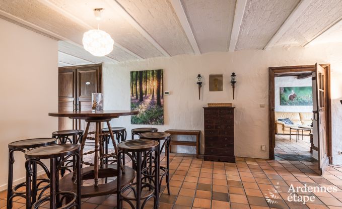 Groot vakantiehuis in Libramont-Chevigny, 42 personen, 15 slaapkamers, speelkamer, tuin met barbecue, gelegen in de Ardennen