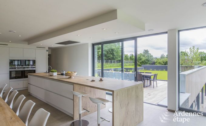 Vakantiewoning voor 15 personen in Libramont met binnenzwembad, sauna en privtuin aan het water