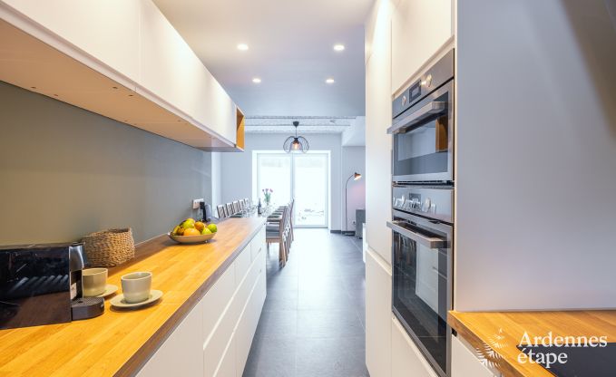 Ruime vakantiewoning in Libramont voor 20 personen met speelkamer, tuin en barbecue in de Ardennen