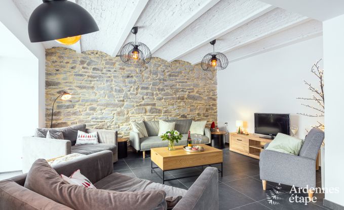 Ruime vakantiewoning in Libramont voor 20 personen met speelkamer, tuin en barbecue in de Ardennen