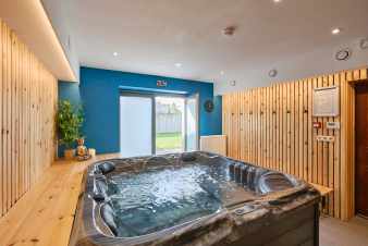 Vakantiewoning Libramont (Ardennen) voor 22 personen met 9 slaapkamers, jacuzzi, sauna, speelruimte, privtuin