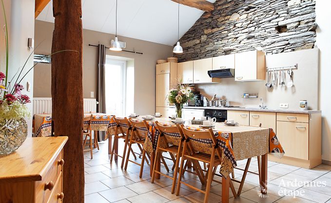 19e eeuws authentiek huis met moderne gite, sauna en zwembad voor 14 personen in Lierneux, Ardennen