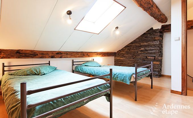 19e eeuws authentiek huis met moderne gite, sauna en zwembad voor 14 personen in Lierneux, Ardennen