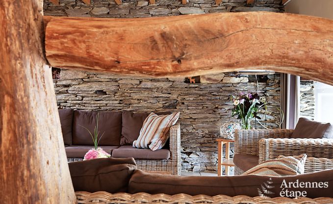 19e eeuws authentiek huis met moderne gite, sauna en zwembad voor 14 personen in Lierneux, Ardennen