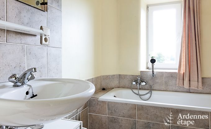 19e eeuws authentiek huis met moderne gite, sauna en zwembad voor 14 personen in Lierneux, Ardennen