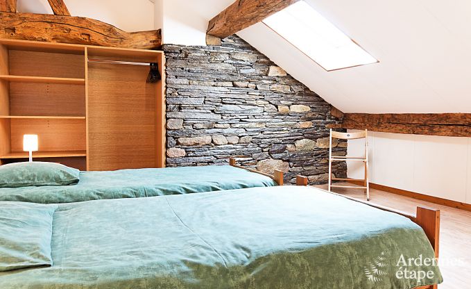 19e eeuws authentiek huis met moderne gite, sauna en zwembad voor 14 personen in Lierneux, Ardennen