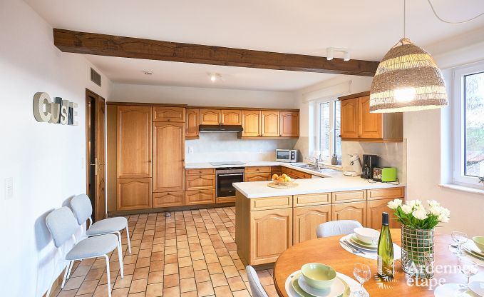 Ruime vakantiewoning in Lierneux met 2 slaapkamers, speelruimte, priv�tuin en fietsenstalling