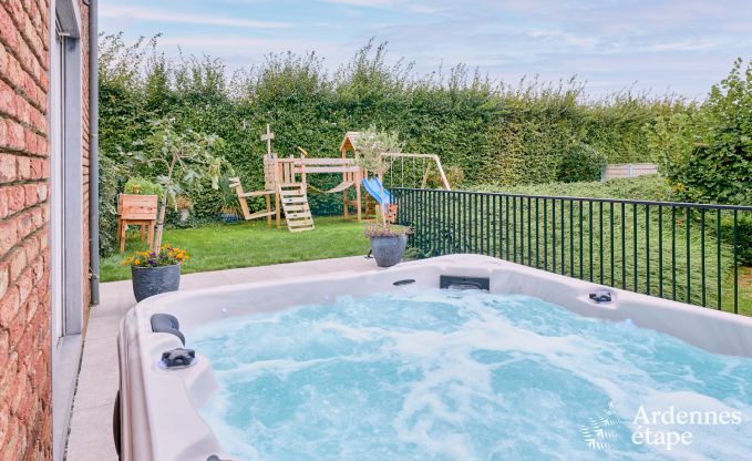 Ruime comfortabele vakantiewoning voor 10 personen in Voeren met priv�zwembad, jacuzzi en tuin