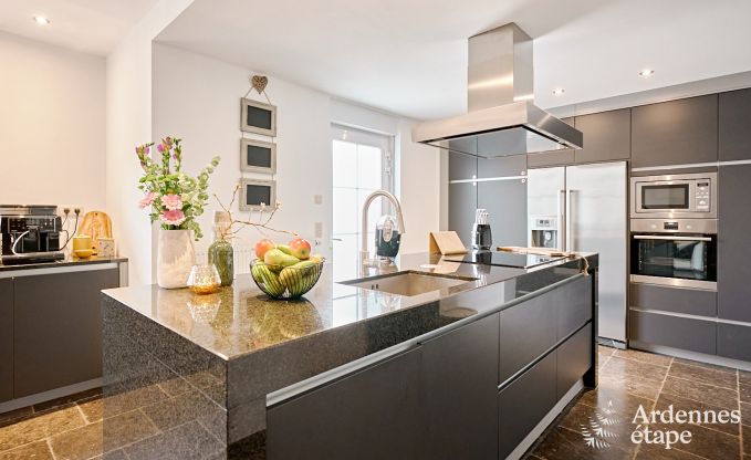 Ruime comfortabele vakantiewoning voor 10 personen in Voeren met priv�zwembad, jacuzzi en tuin