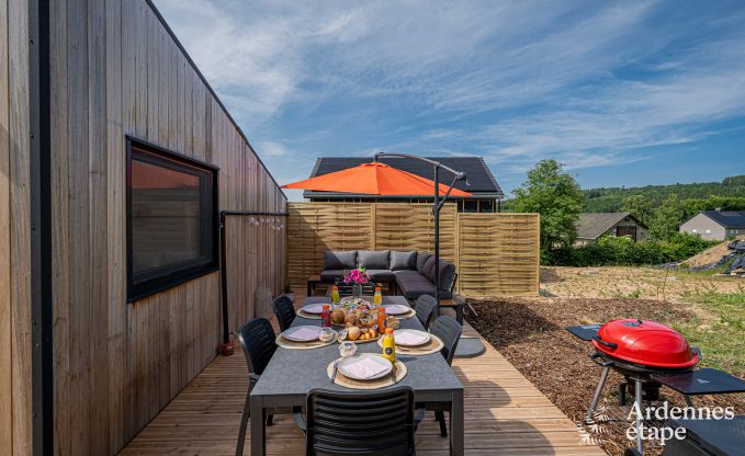 Tiny house voor 6 personen (max 4 volwassenen) met 3 slaapkamers, hottub, speeltuin en barbecue vlakbij Malmedy