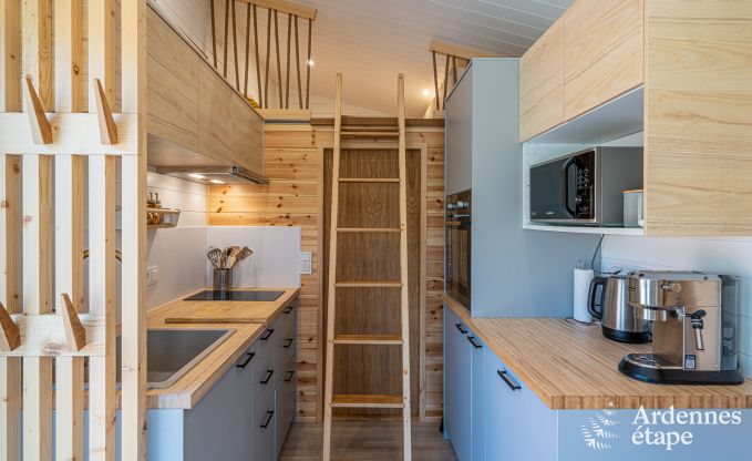 Tiny house voor 6 personen (max 4 volwassenen) met 3 slaapkamers, hottub, speeltuin en barbecue vlakbij Malmedy