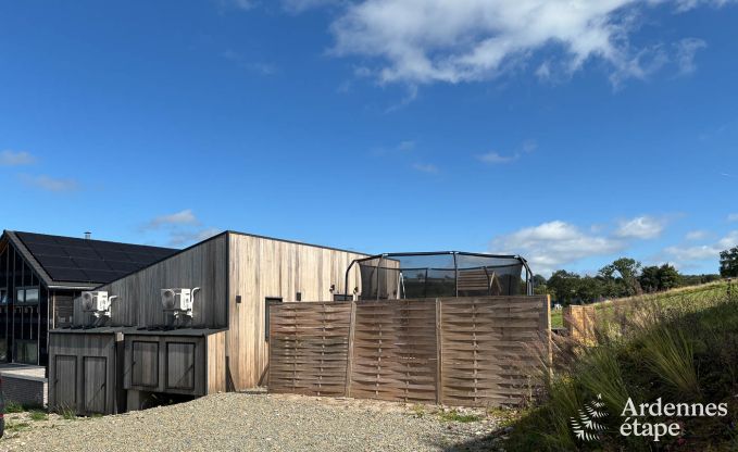 Tiny house voor 6 personen (max 4 volwassenen) met 3 slaapkamers, hottub, speeltuin en barbecue vlakbij Malmedy