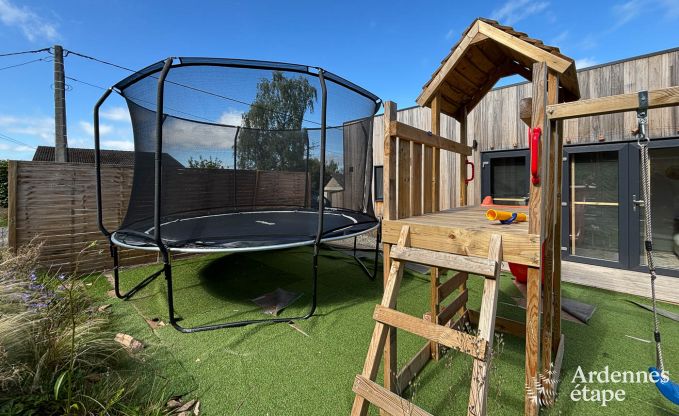 Tiny house voor 6 personen (max 4 volwassenen) met 3 slaapkamers, hottub, speeltuin en barbecue vlakbij Malmedy