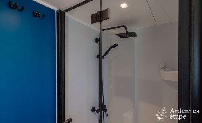 Tiny house voor 6 personen (max 4 volwassenen) met 3 slaapkamers, hottub, speeltuin en barbecue vlakbij Malmedy